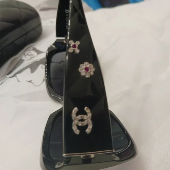 Authentic Chanel crystal sunglasses. - Picture 7 of 16